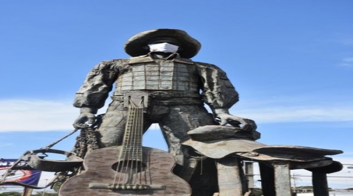 Monumento ao Peão usa máscara de tecido  ,credito foto Diego Rodrigues